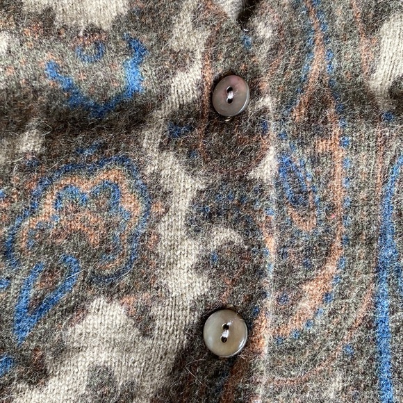 Classic “Carole Little” Wool Vee-neck Cardigan in Paisley Print -Size Large - Picture 4 of 7